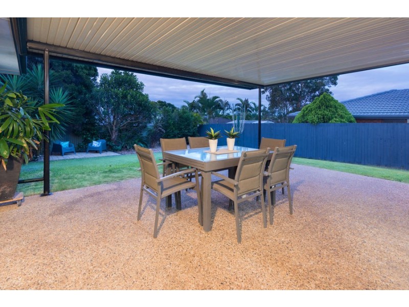 19 Naretha St, Carindale QLD 4152