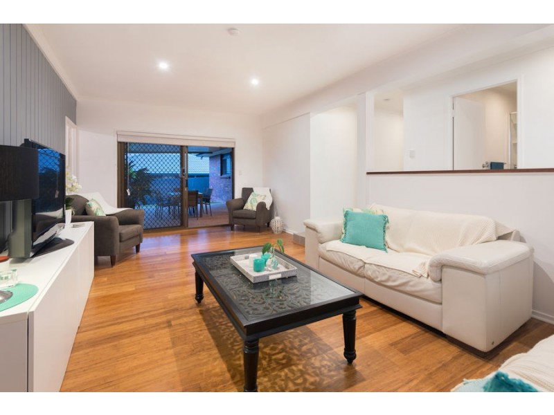 19 Naretha St, Carindale QLD 4152