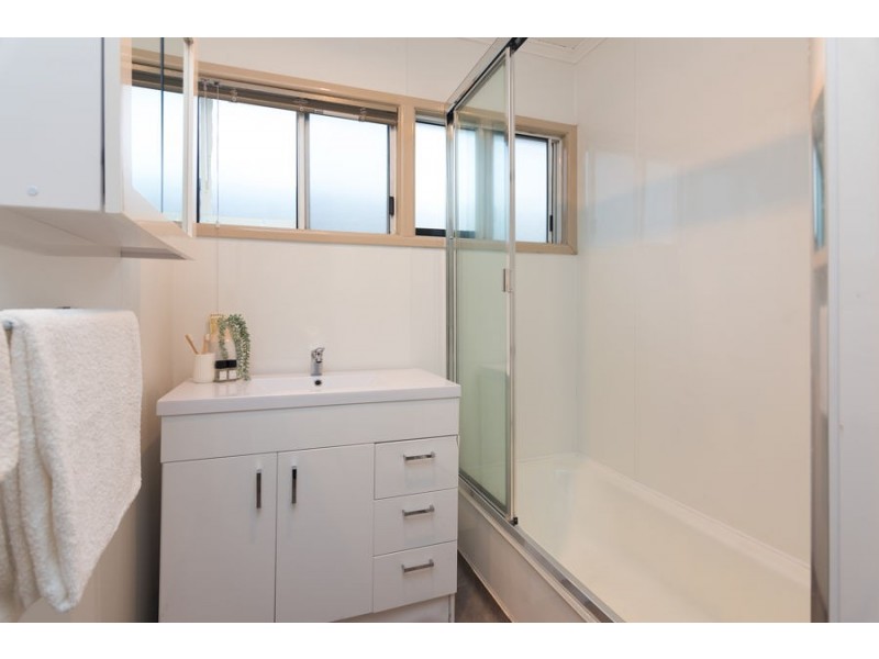 93 Uplands Tce, Wynnum QLD 4178