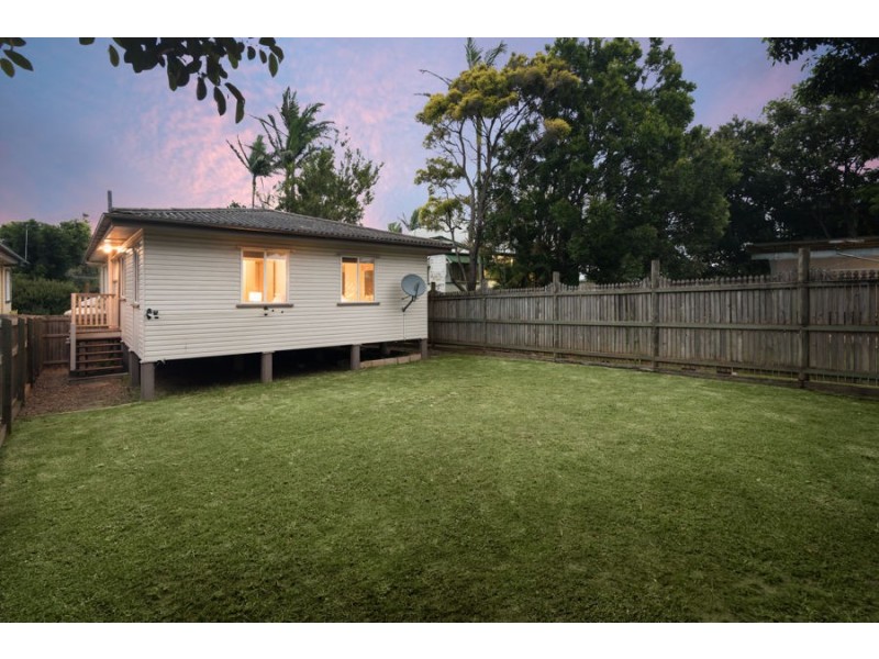 93 Uplands Tce, Wynnum QLD 4178