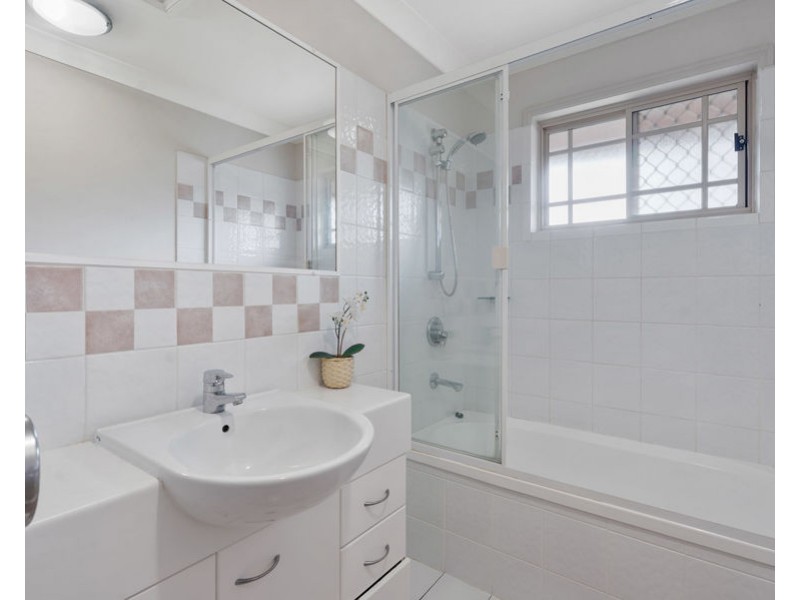 48/360 Simpsons Rd, Bardon QLD 4065