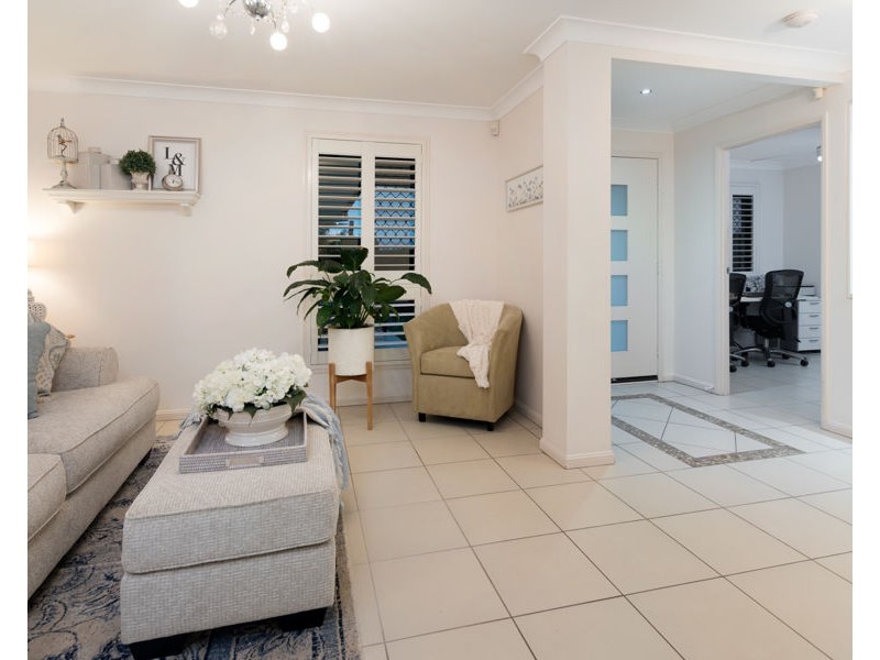 10 Demby Crescent, Wakerley QLD 4154