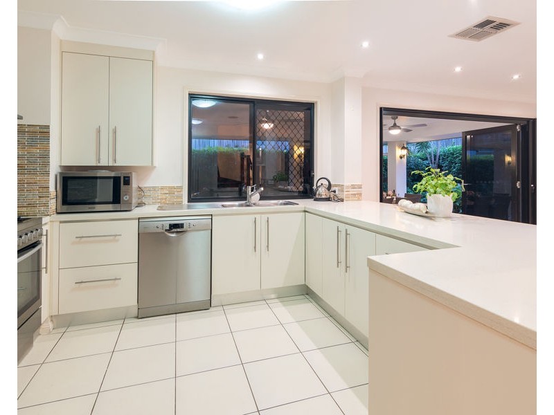 10 Demby Crescent, Wakerley QLD 4154