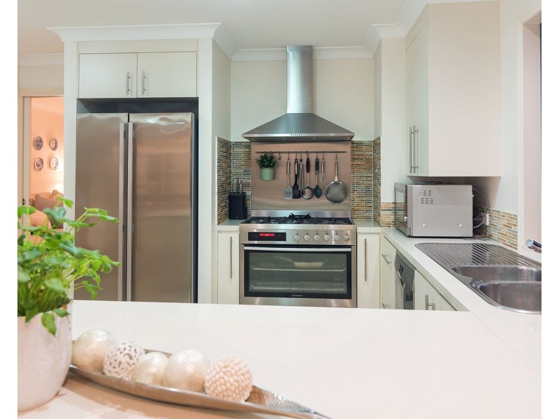 10 Demby Crescent, Wakerley QLD 4154