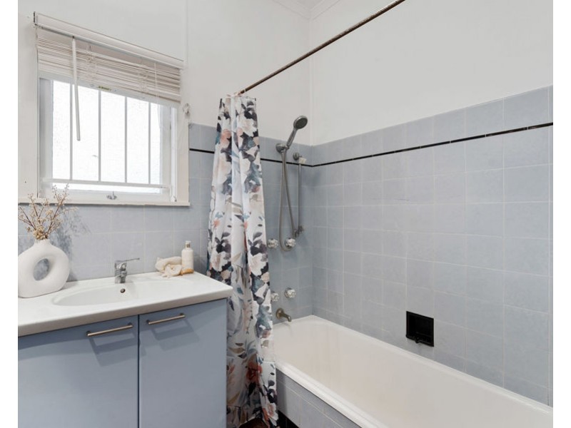 16 Shire Street, Coorparoo QLD 4151