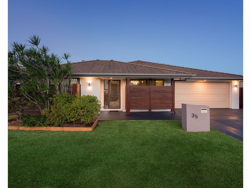 35 Lexey Crescent, Wakerley QLD 4154