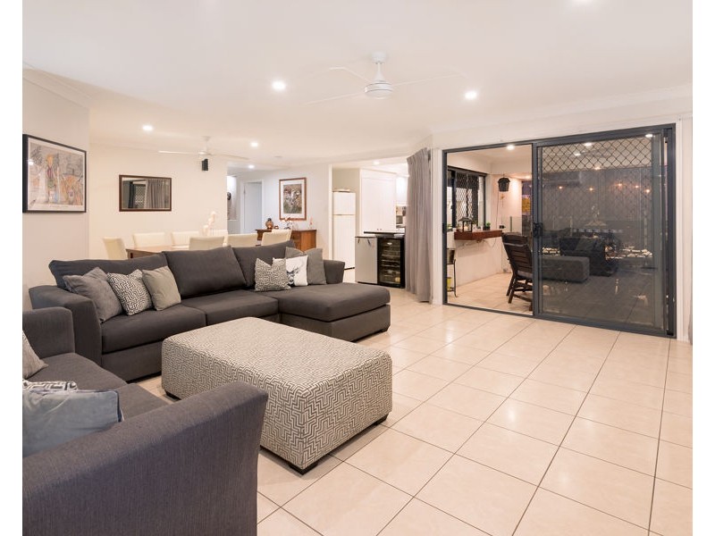 35 Lexey Crescent, Wakerley QLD 4154