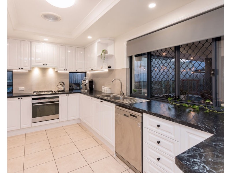 35 Lexey Crescent, Wakerley QLD 4154