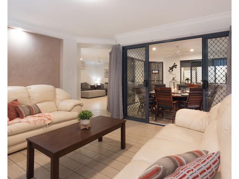 35 Lexey Crescent, Wakerley QLD 4154