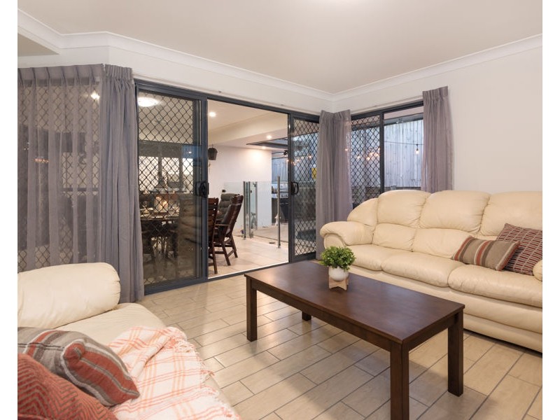 35 Lexey Crescent, Wakerley QLD 4154