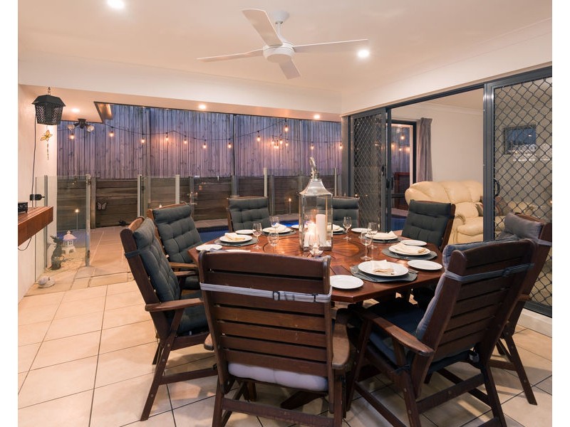 35 Lexey Crescent, Wakerley QLD 4154