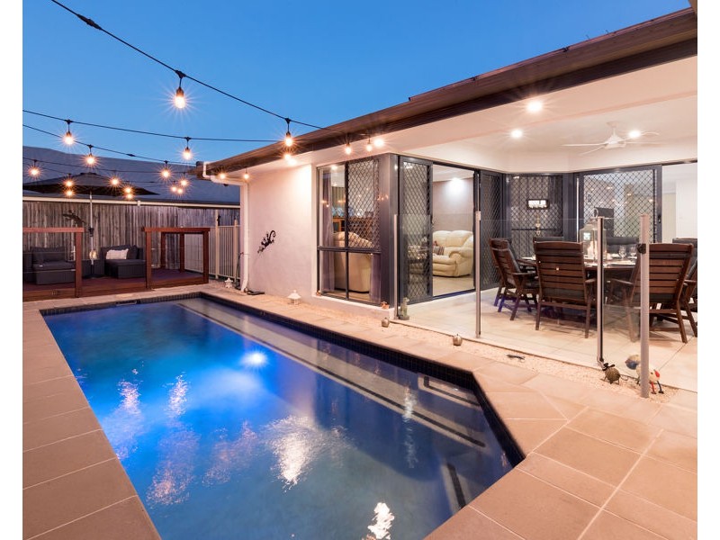 35 Lexey Crescent, Wakerley QLD 4154