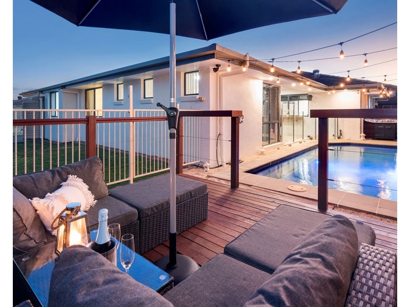 35 Lexey Crescent, Wakerley QLD 4154