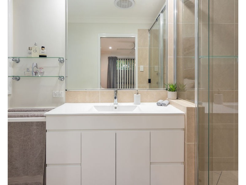 35 Lexey Crescent, Wakerley QLD 4154