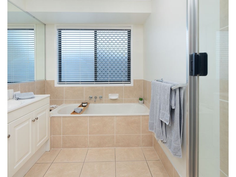 35 Lexey Crescent, Wakerley QLD 4154