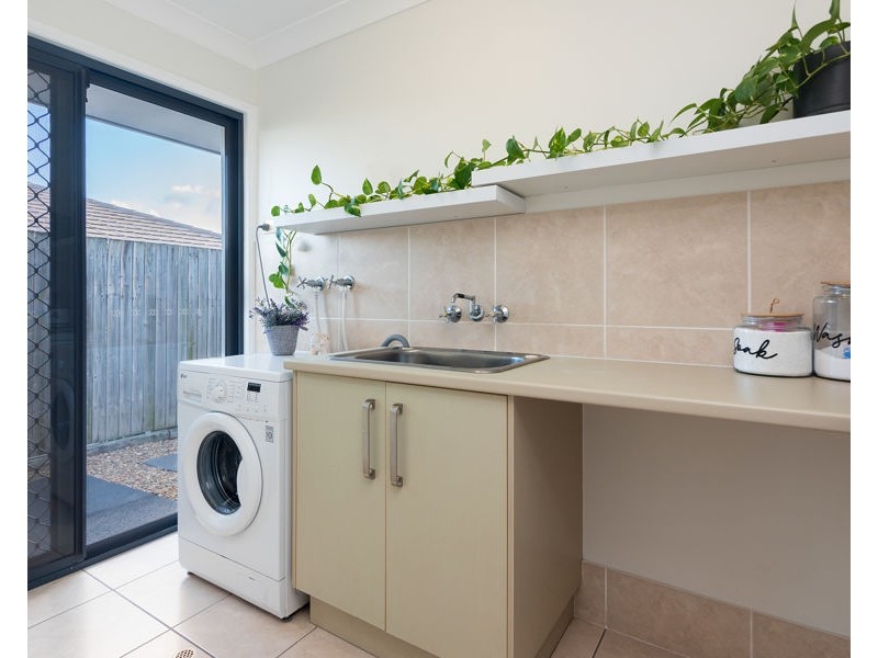 35 Lexey Crescent, Wakerley QLD 4154