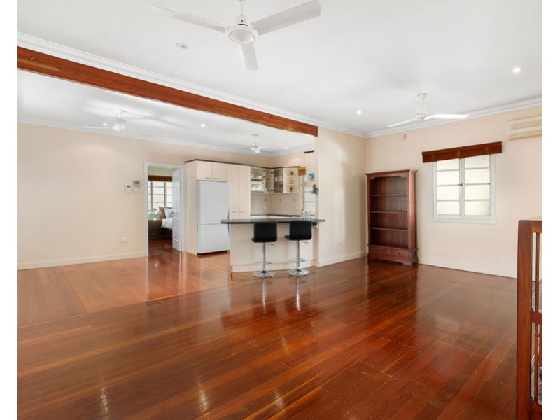 6 Peasant St, Holland Park West QLD 4121