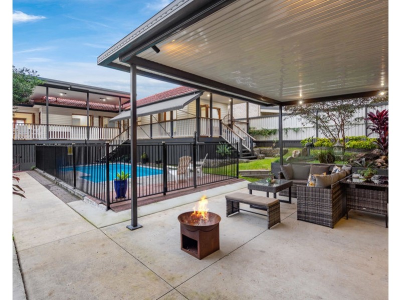 42 Greenmount Ave, Holland Park QLD 4121