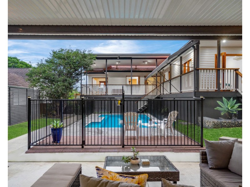 42 Greenmount Ave, Holland Park QLD 4121