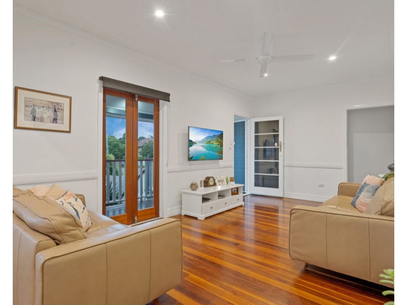 42 Greenmount Ave, Holland Park QLD 4121