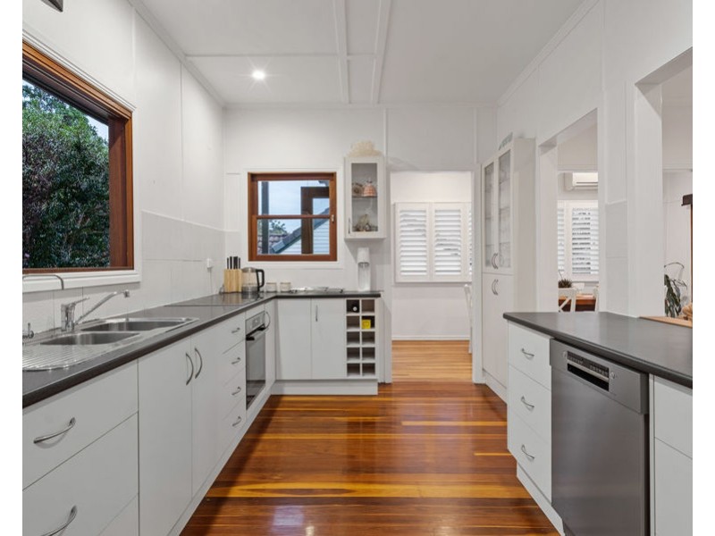 42 Greenmount Ave, Holland Park QLD 4121