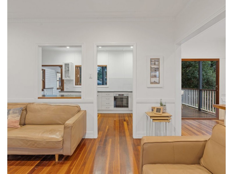 42 Greenmount Ave, Holland Park QLD 4121