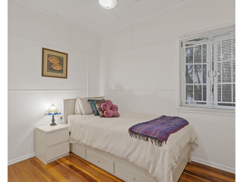 42 Greenmount Ave, Holland Park QLD 4121