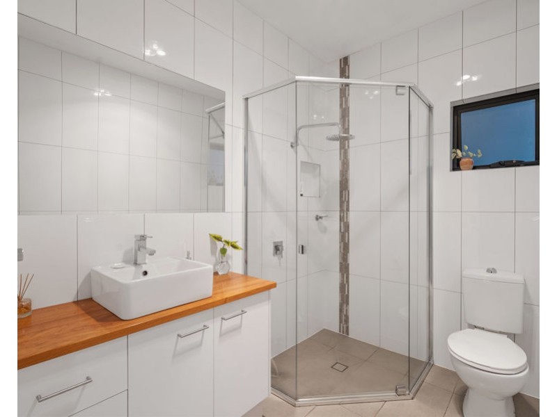 42 Greenmount Ave, Holland Park QLD 4121