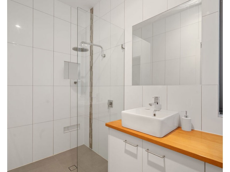 42 Greenmount Ave, Holland Park QLD 4121