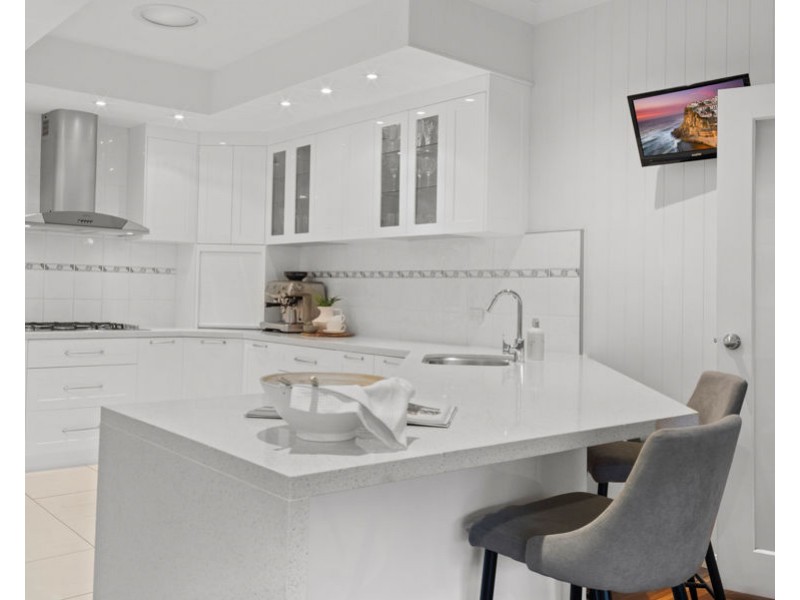 17 Burlington Street, Holland Park QLD 4121