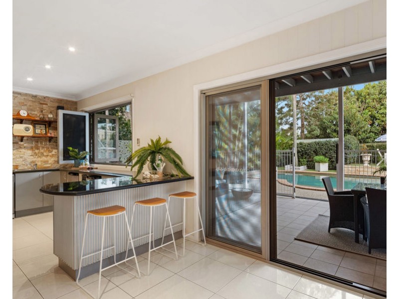 17 Burlington Street, Holland Park QLD 4121