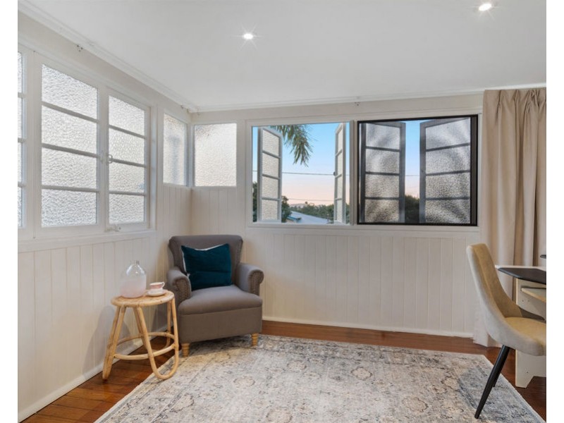 17 Burlington Street, Holland Park QLD 4121