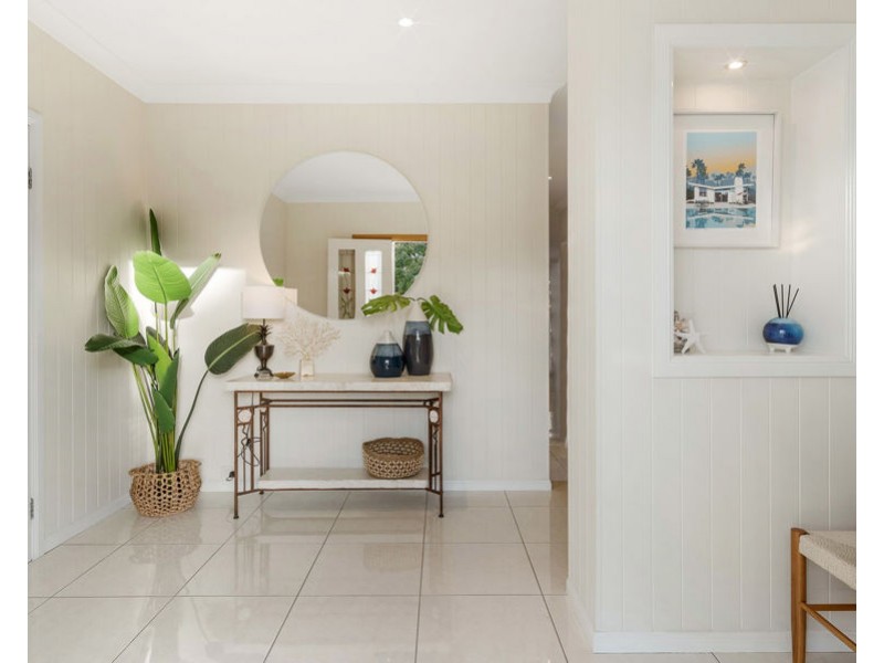 17 Burlington Street, Holland Park QLD 4121