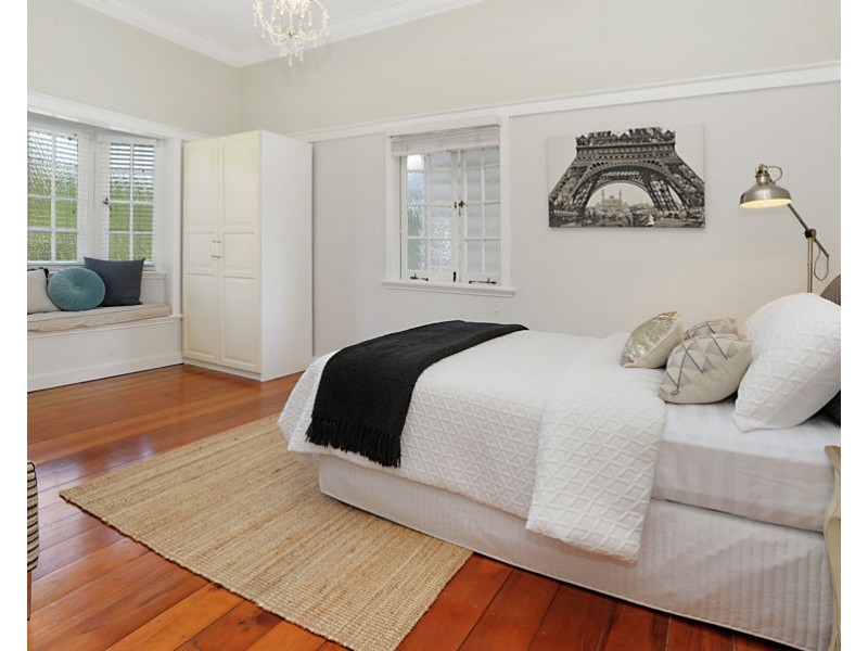 24 Waite Street, Norman Park QLD 4170