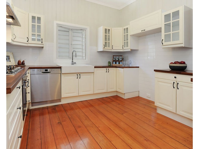 24 Waite Street, Norman Park QLD 4170