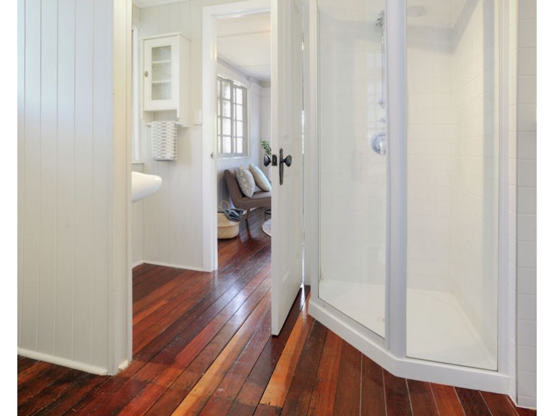 24 Waite Street, Norman Park QLD 4170