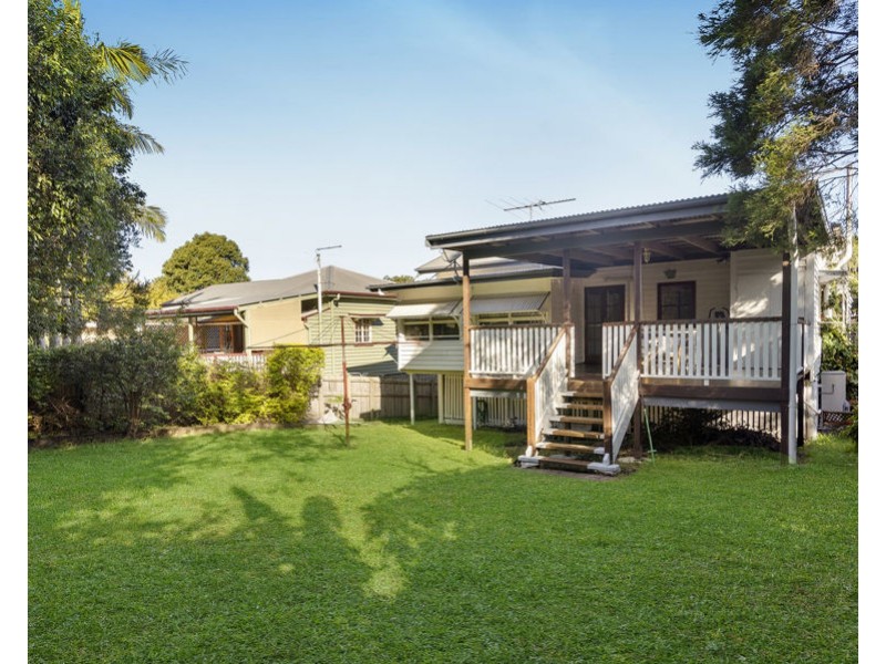 24 Waite Street, Norman Park QLD 4170