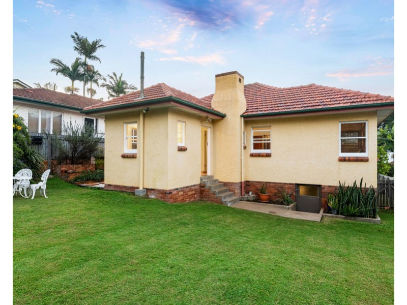 12 Waratah Ave, Holland Park West QLD 4121