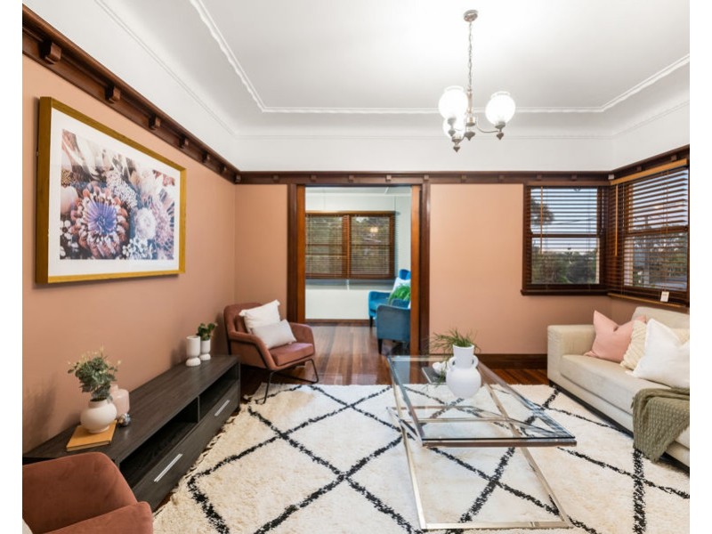 12 Waratah Ave, Holland Park West QLD 4121