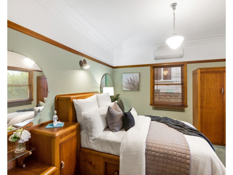 12 Waratah Ave, Holland Park West QLD 4121