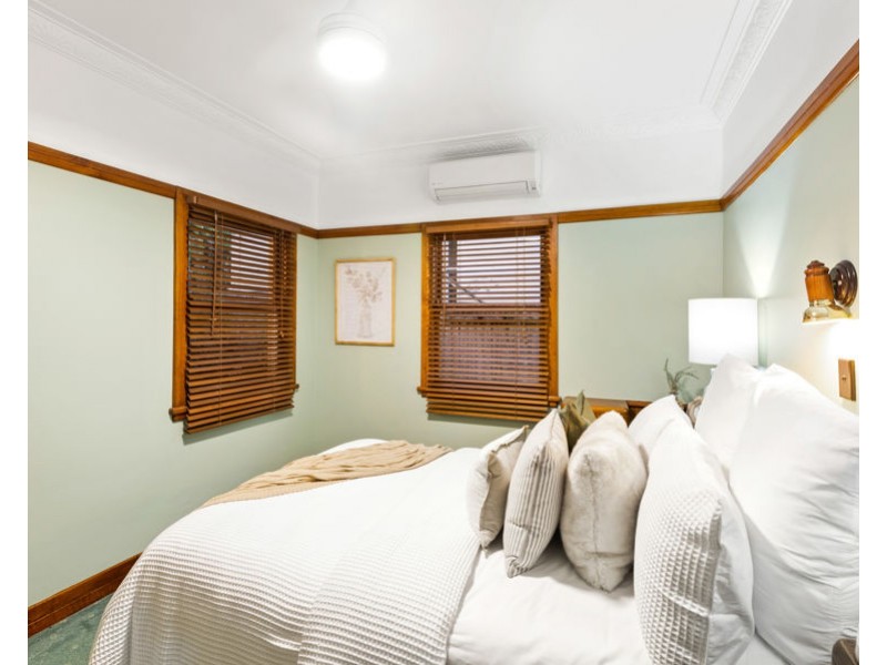 12 Waratah Ave, Holland Park West QLD 4121