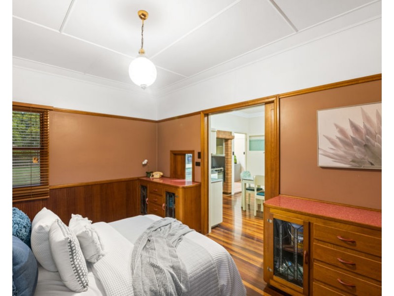 12 Waratah Ave, Holland Park West QLD 4121