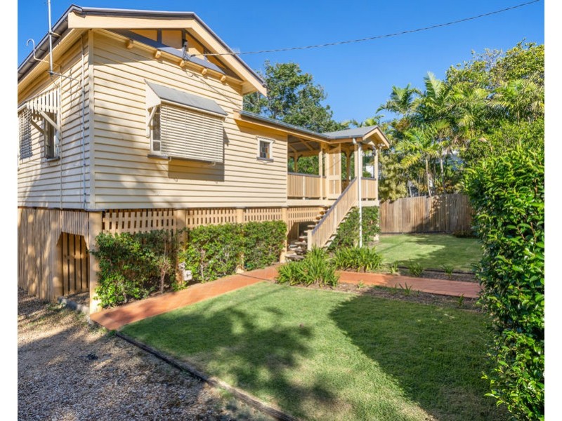 16 Peasant St, Holland Park West QLD 4121