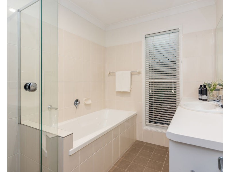 78 Windsor Place, Carindale QLD 4152