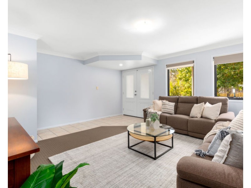 12 Estate Place, Holland Park West QLD 4121