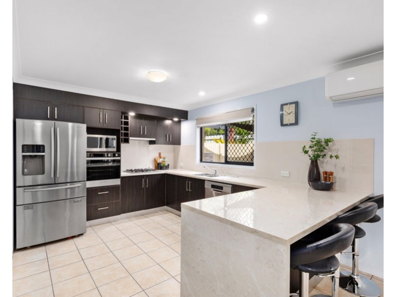 12 Estate Place, Holland Park West QLD 4121