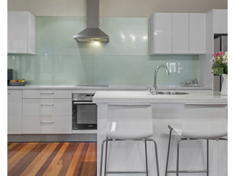 27 Iris st, Holland Park West QLD 4121