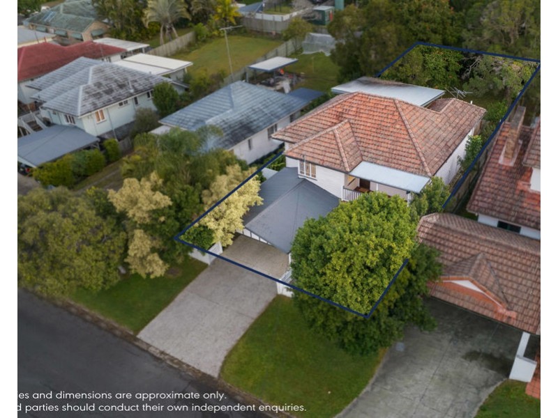 27 Iris st, Holland Park West QLD 4121
