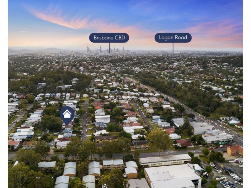 27 Iris st, Holland Park West QLD 4121