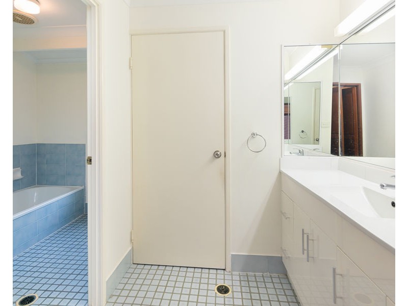 22 Briarwood Street, Carindale QLD 4152